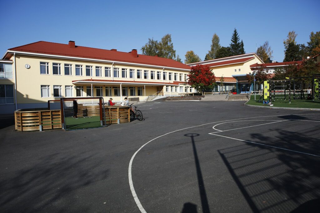 Eteläisen koulurakennus