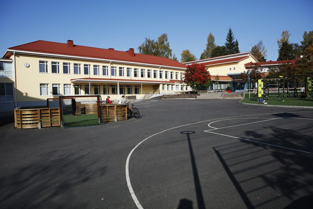 Eteläinen school building