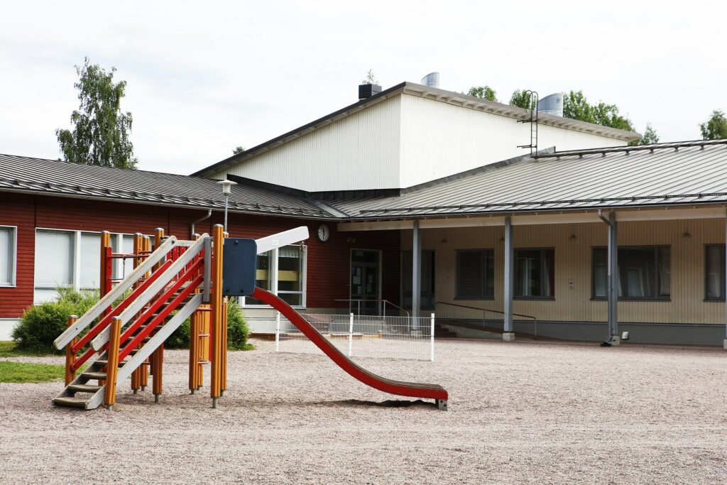 Patastenmäki Jukola skolbyggnad