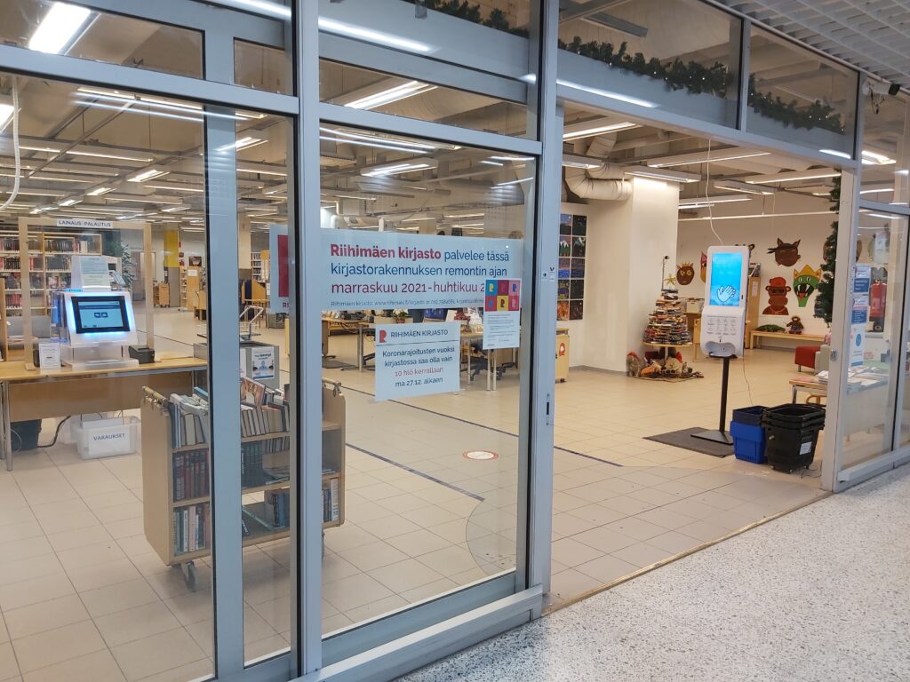 Riihimäen kirjaston sisäänkäynti