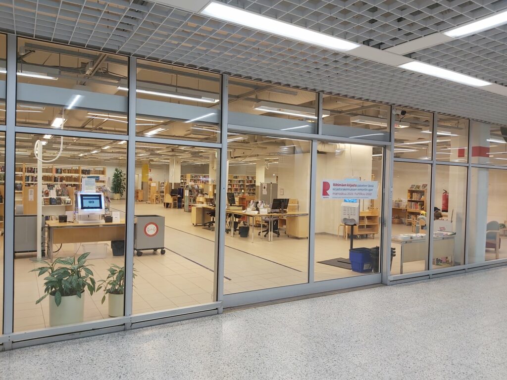 Riihimäen kirjaston sisäänkäynti