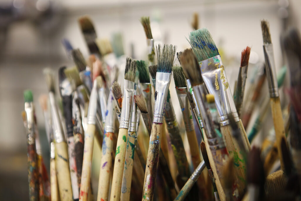 Paintbrushes of different sizes.