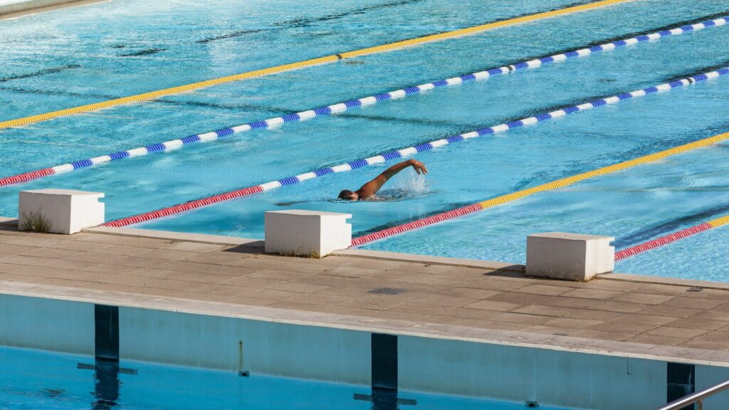 A swimmer swims in a land swimming pool.