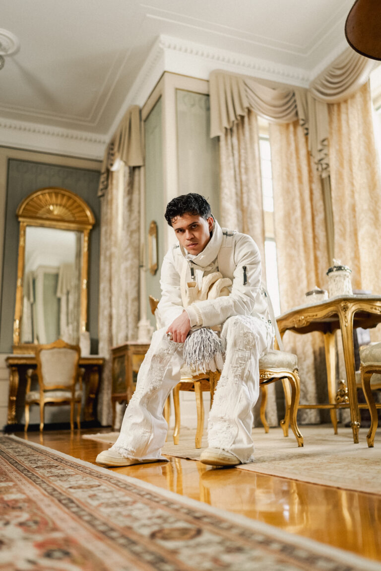 Kuvassa poptähti Hugo